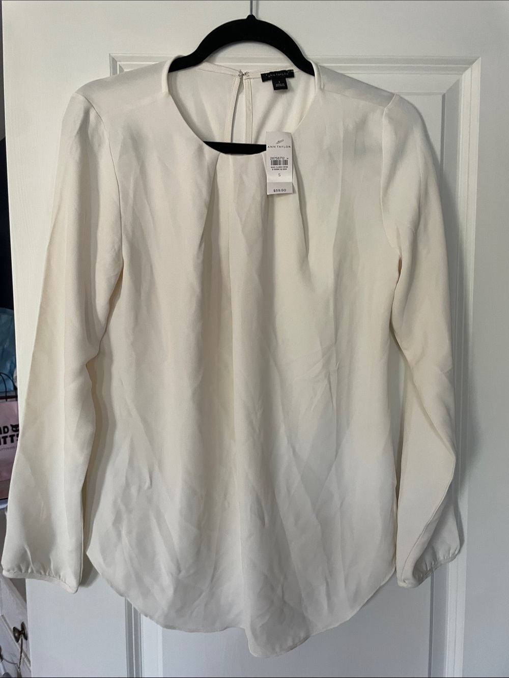 Ann Taylor Ivory Long-Sleeve Pleated Front Blouse Size S.   NWT